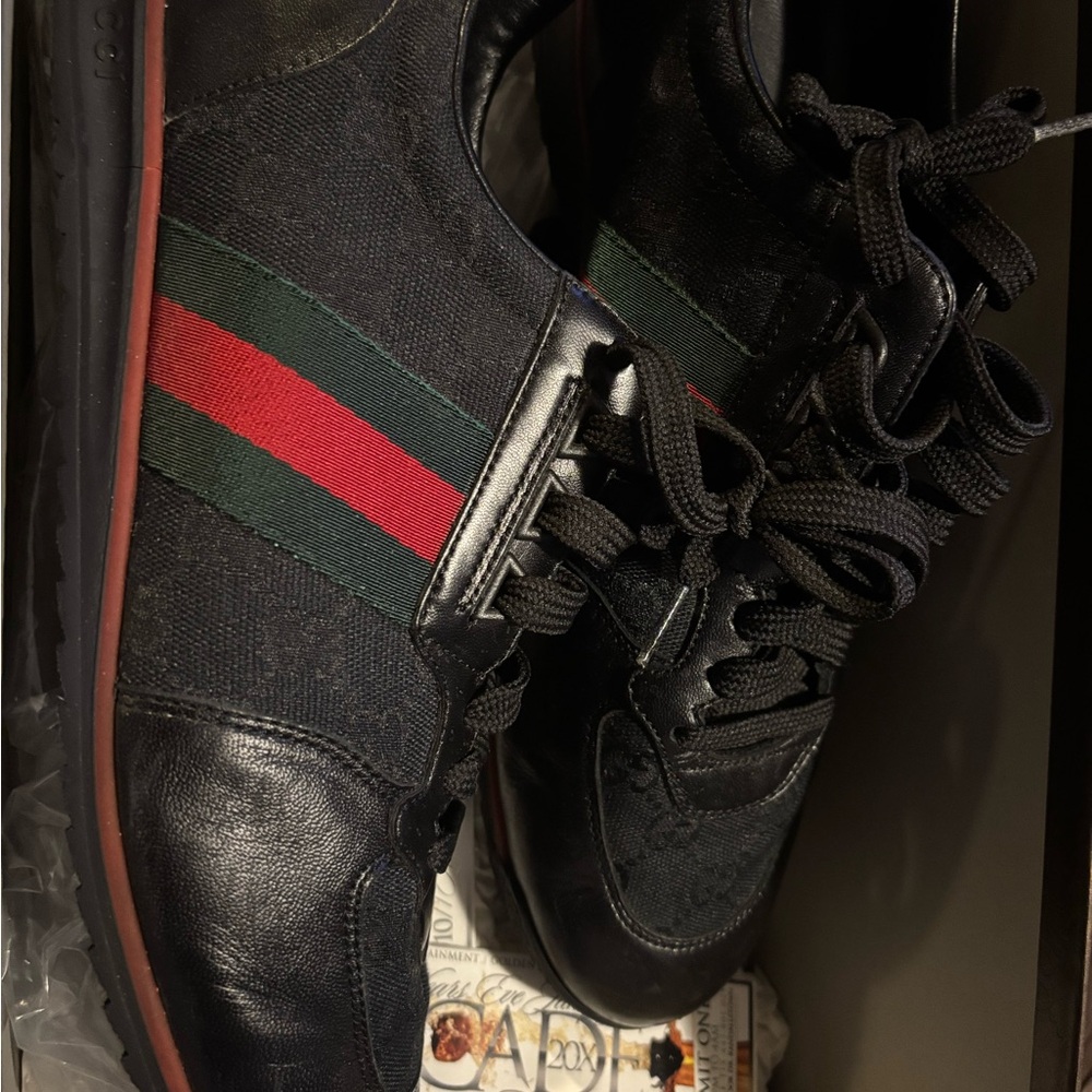 Gucci Black Sneakers with Green and Red Accents - Picture 2 of 8
